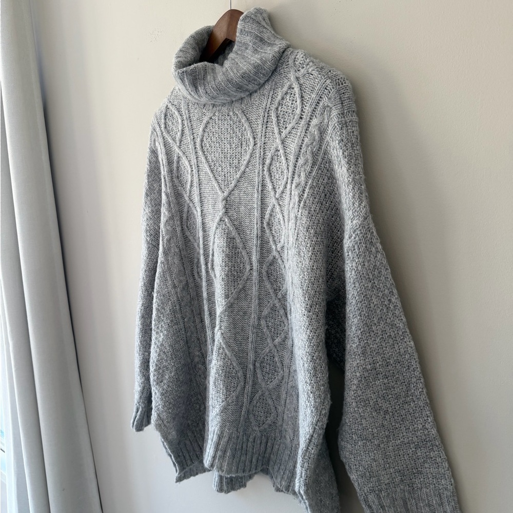 Aerie Light Gray Oversized Cable Knit Turtleneck Sweater Slouchy Fit Size Medium - Picture 3 of 9
